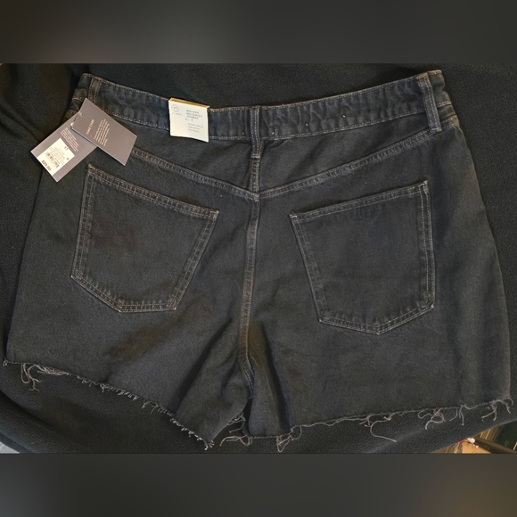 Women's Universal Thread Mid Rise Baggy Shorts in Black (Size 17) - Picture 2 of 5